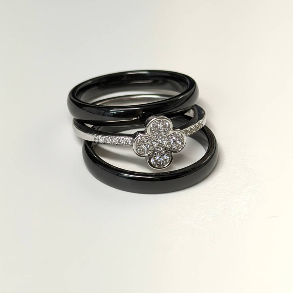 Ring set with silver middle band