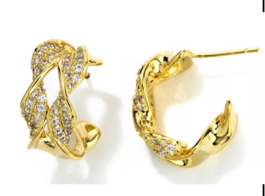 Twisted Pavé Hoop Earrings in gold